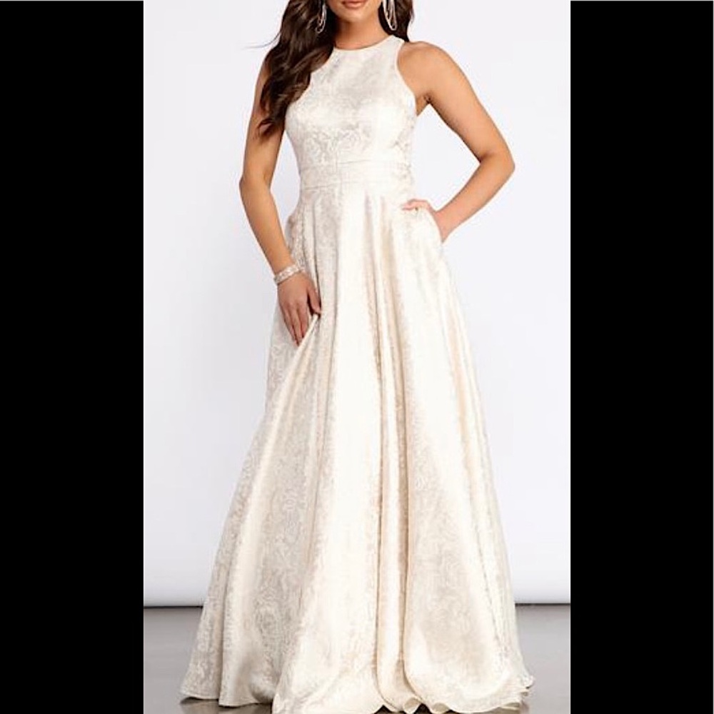 NWT. Windsor Gisella ball gown. Size 7.